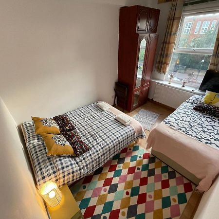 Spacious Family Flat Лондон Екстериор снимка