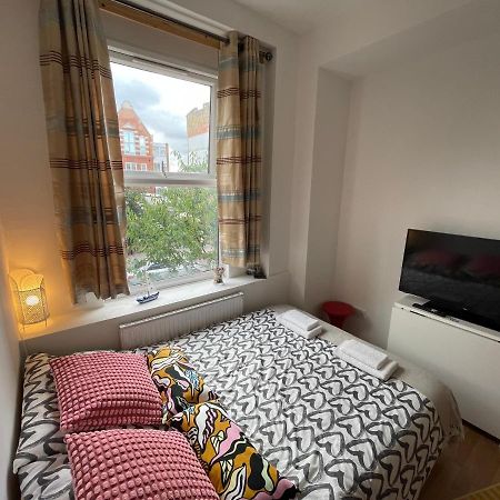 Spacious Family Flat Лондон Екстериор снимка