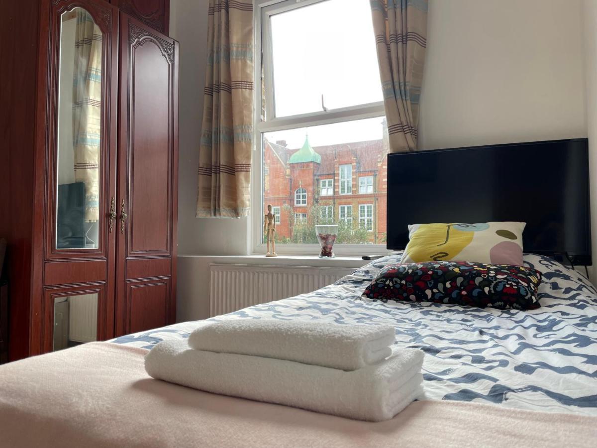 Spacious Family Flat Лондон Екстериор снимка