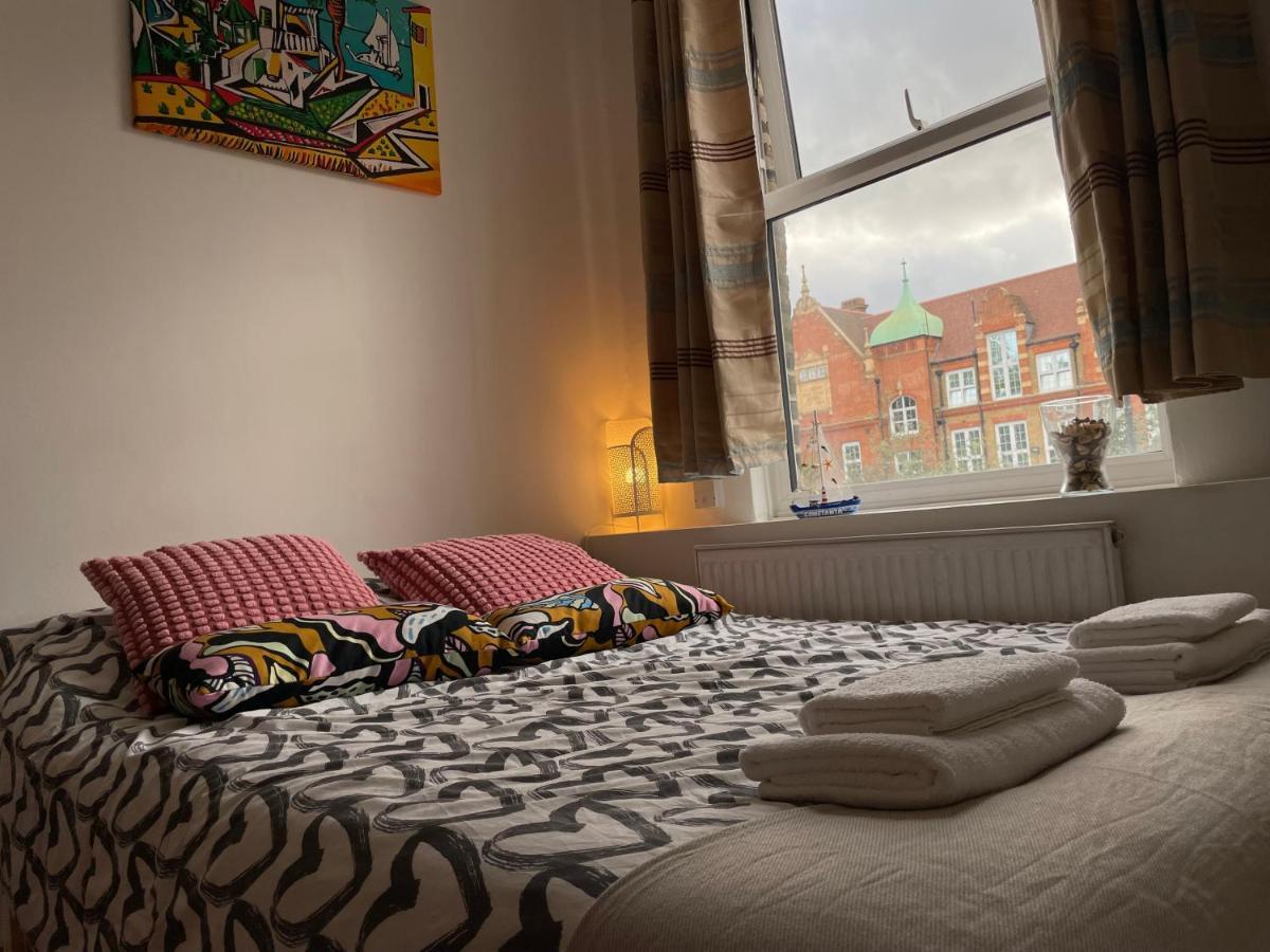 Spacious Family Flat Лондон Екстериор снимка