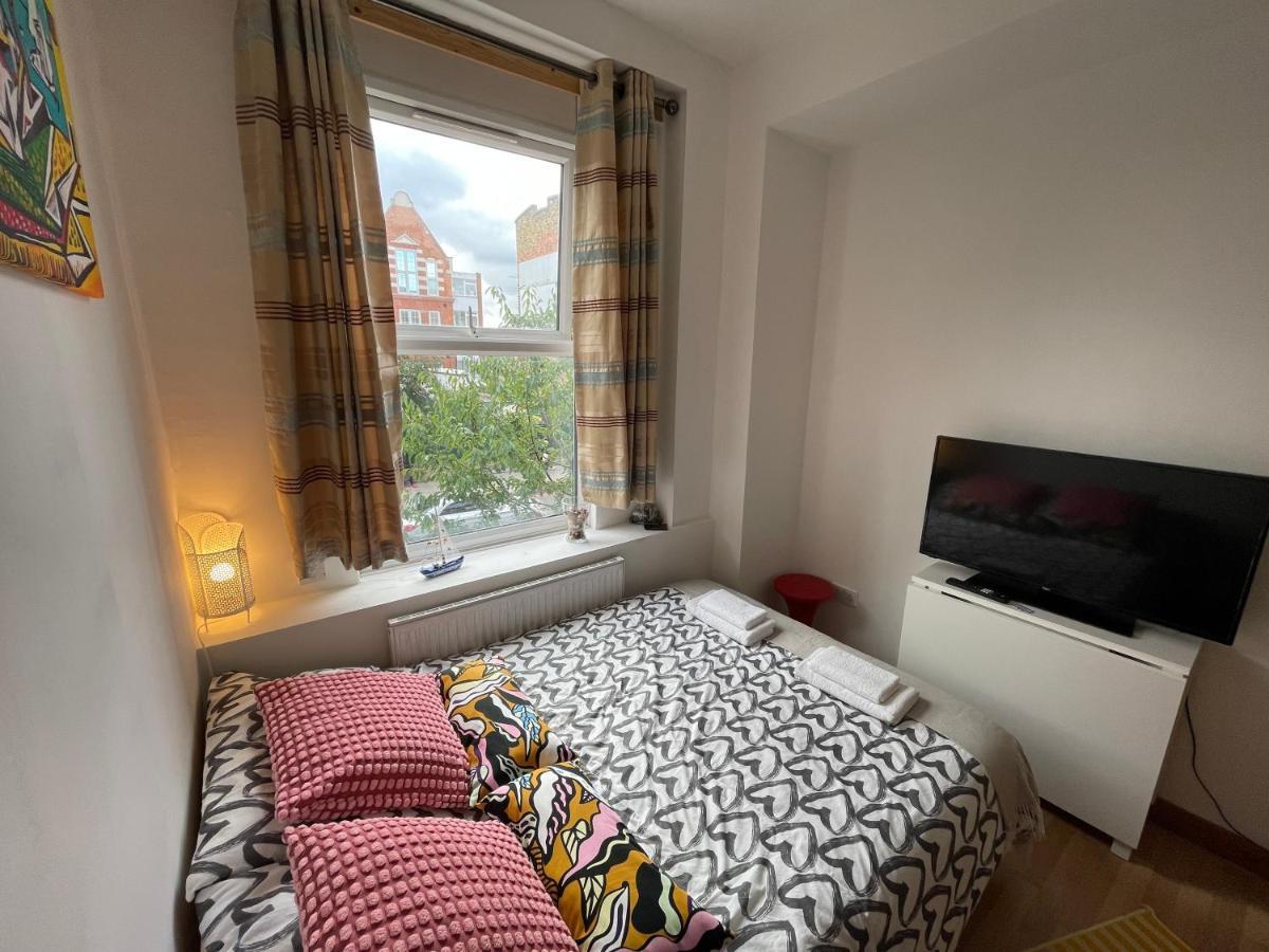 Spacious Family Flat Лондон Екстериор снимка